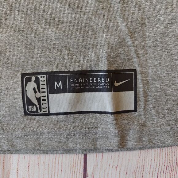 NBA Sacramento Kings Basketball Nike Dri-Fit Tee sz M NWT - Picture 8 of 11